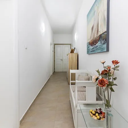 Apartmán & Kolovare 1,