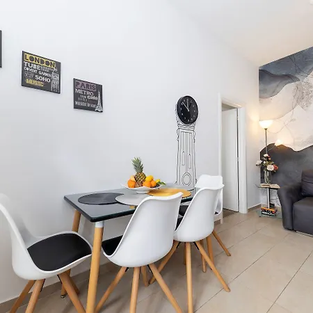 Apartmán & Kolovare 1,