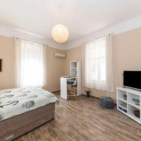 & Kolovare 1, * Zadar