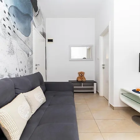 & Kolovare 1, * Zadar