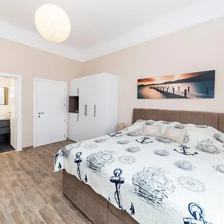 & Kolovare 1, * ザダル