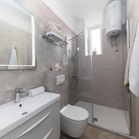 & Kolovare 1, * ザダル